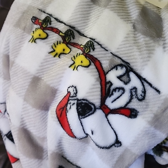 Brand new Berkshire Peanuts Snoopy Grey  Holiday Blanket - Picture 3 of 8